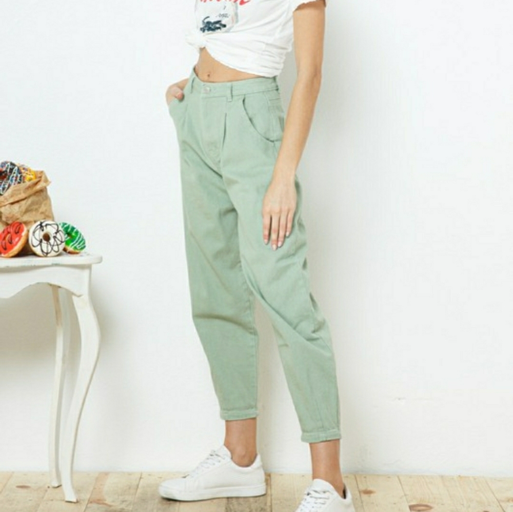 Pleated Pegged Denim Washed Pants - Picture 2 of 6